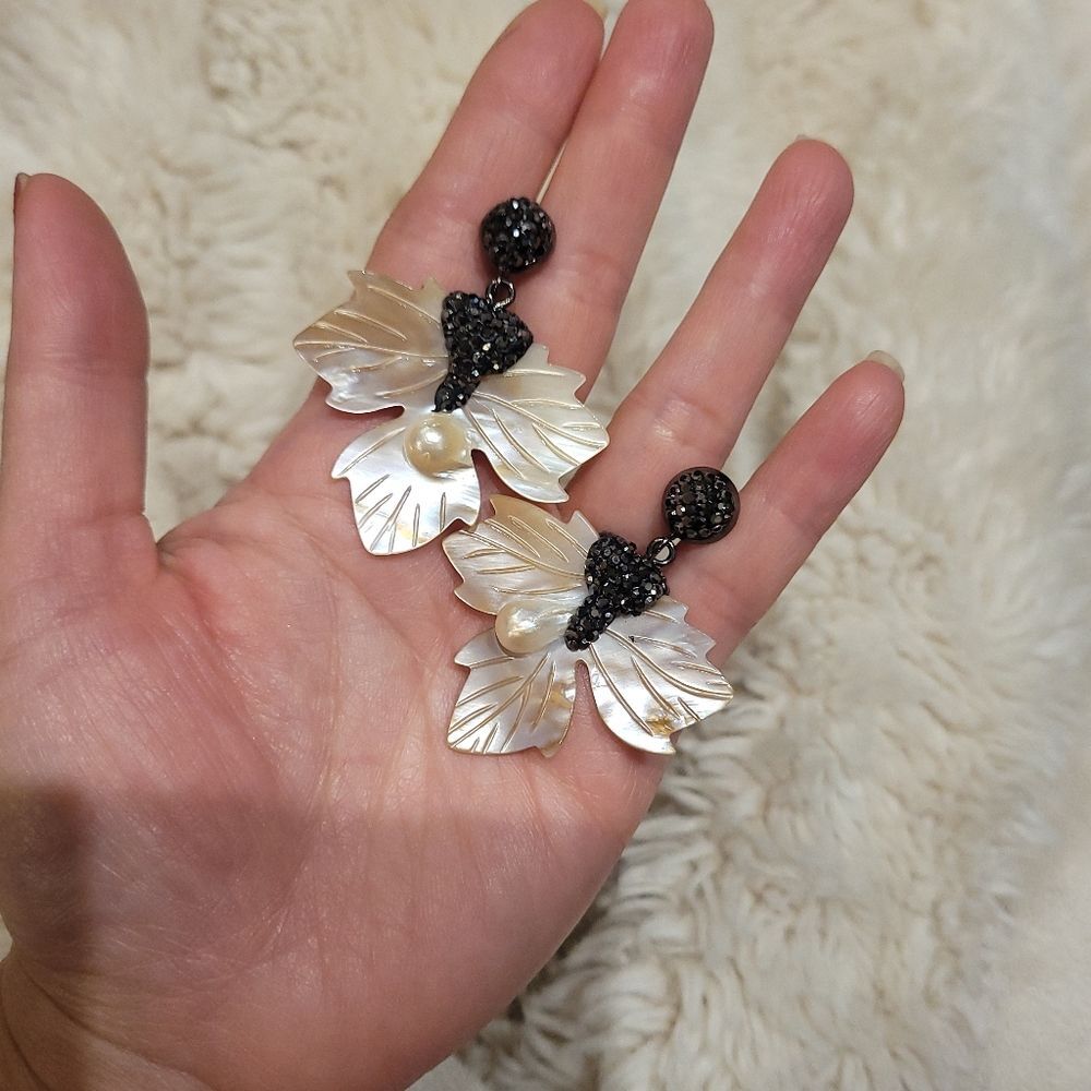 🍒NATURAL SHELL🍒 HANDCRAFTED MAPLE LEAVES EARRINGS